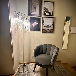 https://home-donatella.it-lombardy.com
